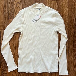Uniqlo mock t